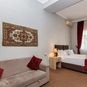 Nh Nizami Hotel